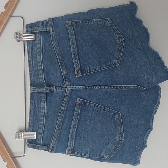 Aritzia Sunday Best Cut Off Jean Short Stretchy High Waist Med Wash Size 27 - Picture 2 of 7